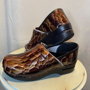Dansko Women's Leather clogs 38 Brown Honeycomb Pattern professional nonslip